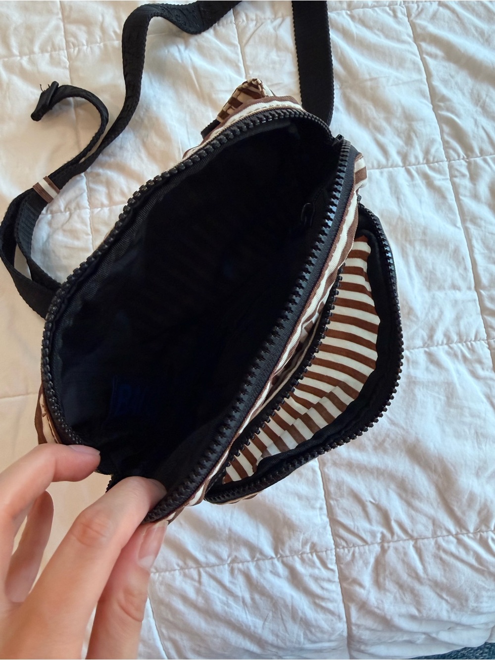 BAGGU striped belt bag - Picture 3 of 3